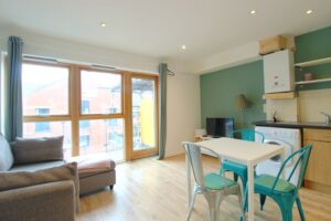 Little Alex, Alexandra Road