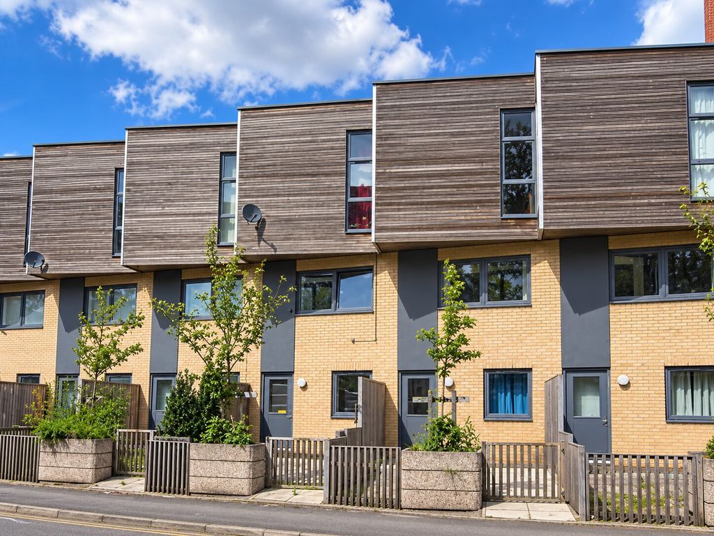 Southcombe Walk, Hulme - photo 1 of 8