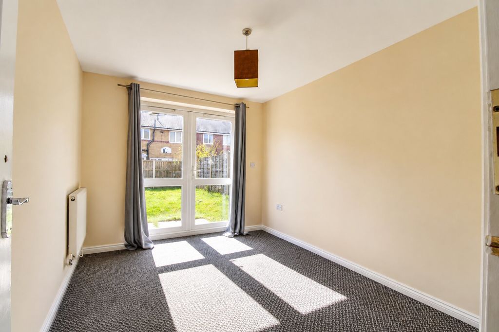 Wray Close, Wythenshawe, Manchester - photo 1 of 11