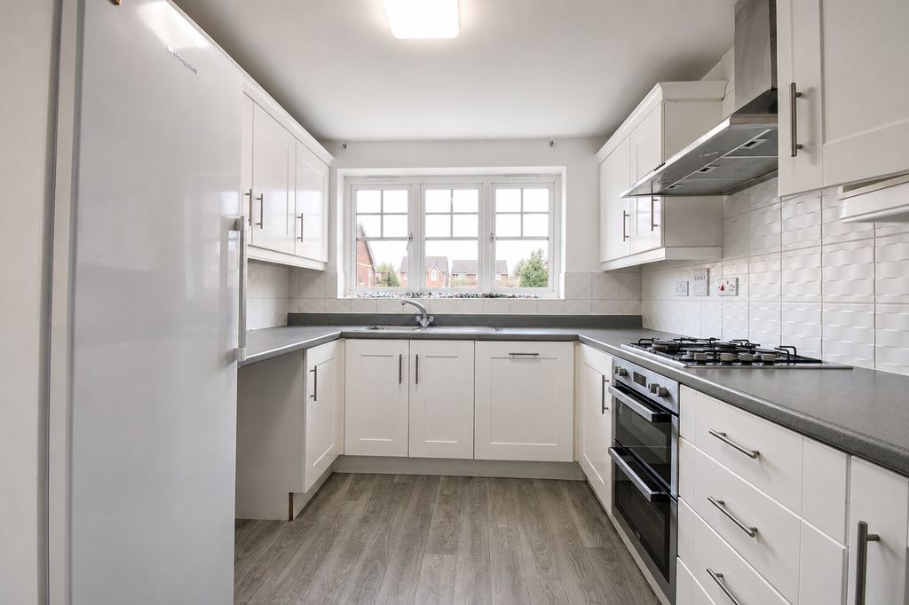 Wray Close, Wythenshawe, Manchester - photo 1 of 11