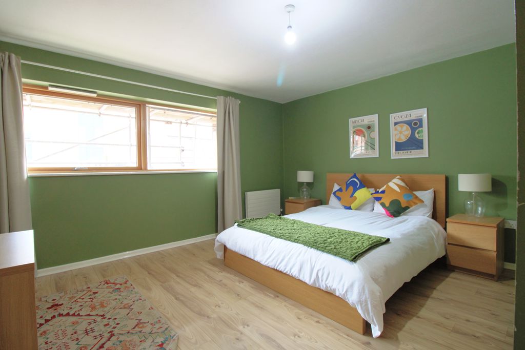 Little Alex, Alexandra Road - photo 1 of 7