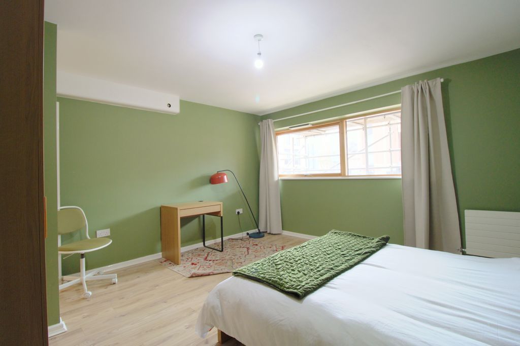 Little Alex, Alexandra Road - photo 1 of 7